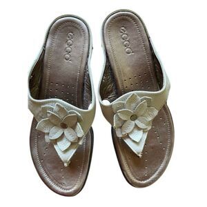 ECCO Leather Flower Sandals Women’s Size 39 (US 8.5) – White Comfort Slides